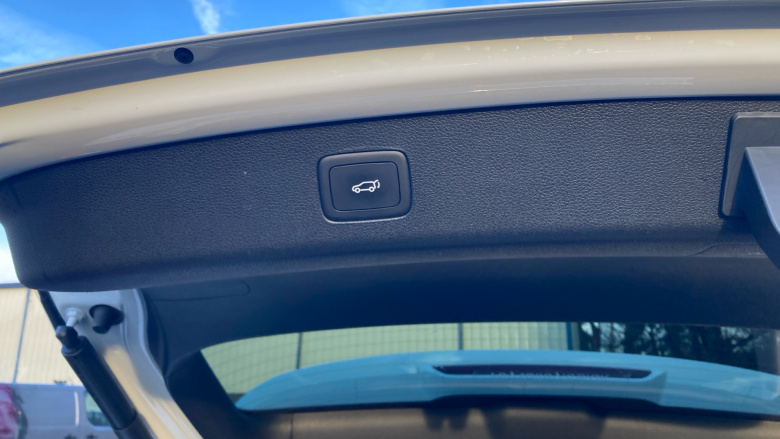 MG HS 1.5 T-GDI Trophy 5dr DCT Petrol Hatchback